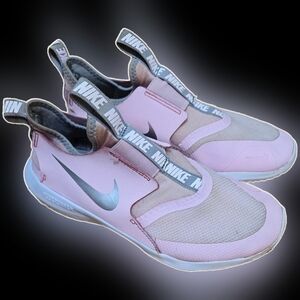 5 Youth Nike Flex Sneakers